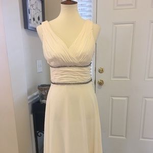 NWT DONNA MORGAN CREAM DRESS SZ 6